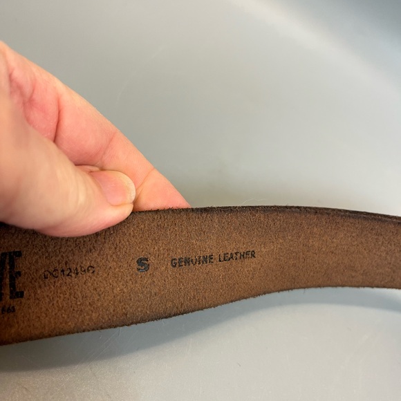 Frye Dark Brown Leather Belt D Ring Brass Buckle Rodeo Belt Size Small 28-34 - Picture 7 of 12